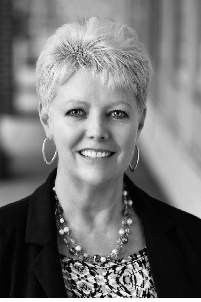 Laura Gulino is a Managing Broker with Coldwell Banker Realty in St. Charles, IL, serving the western suburbs of Chicago.